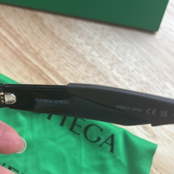 Bottega Veneta Black Sunglasses - Picture 4 of 8